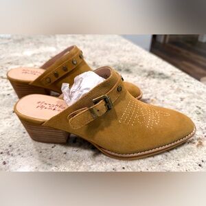 Naughty Monkey DRANCY WESTERN MULE IN TAN "NWOT"